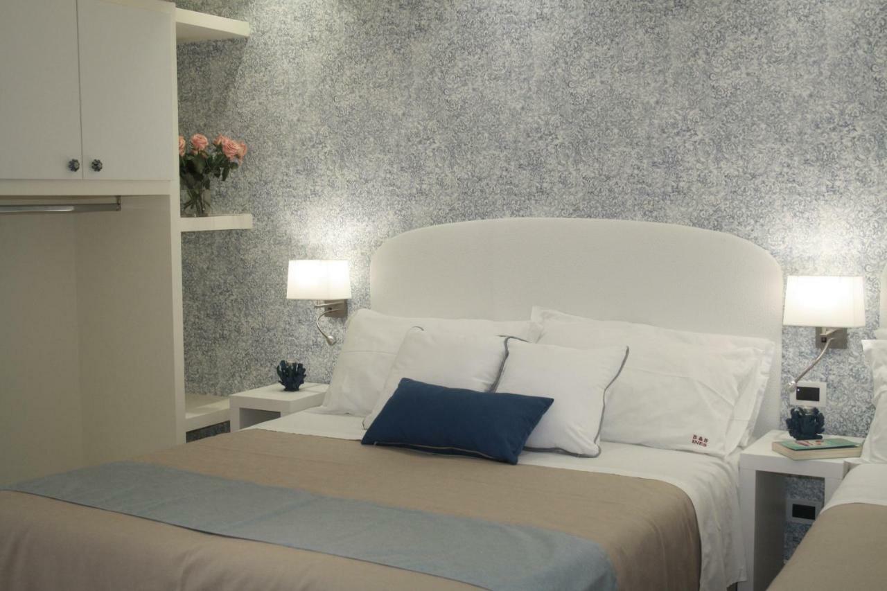 Ines Bed And Breakfast Giardini Naxos Quarto foto
